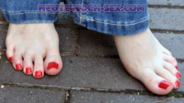 Auf die Knie mit dir mein kleiner Füße leckender Freund Auf die Knie mit dir