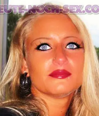 Die geile Blondine aus Bielefeld möchte heute noch ficken.