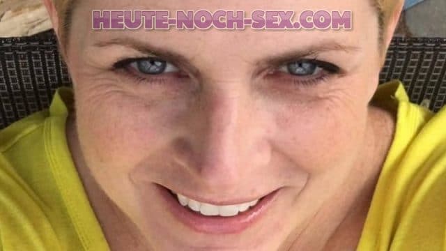 Pferdesperma: Ich träume jede Nacht von abspritzenden Hengsten Das Luder will Pferdesperma trinken.